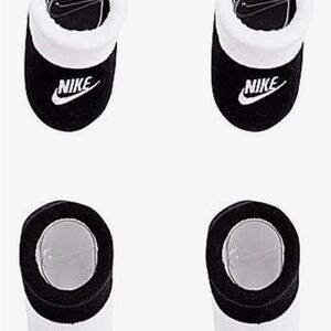 Nike Infant Booties in Black and White, 0-3mo Baby Shower Gift